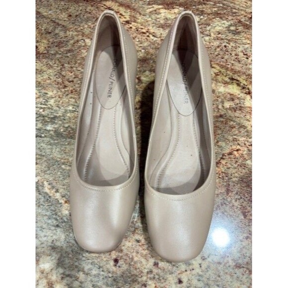 DONALD J. PLINER Corin Beige Leather  block heels SZ 9 1/2M - Picture 3 of 14